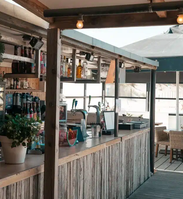 Een feestelijke locatie met bar