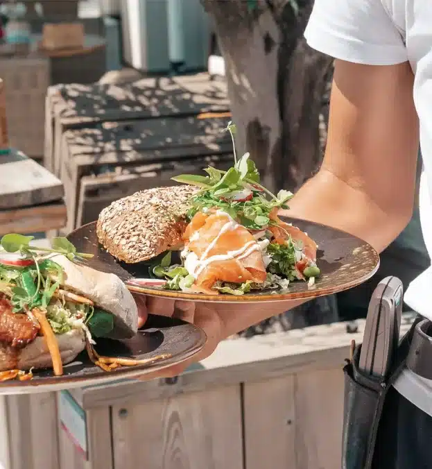 Lunchen bij Millers Beach in Den Haag