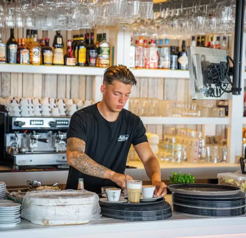 Bartender op het strand